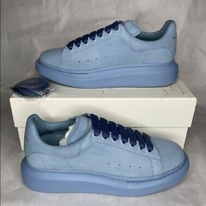 Alexander McQueen’s “Blue suede”